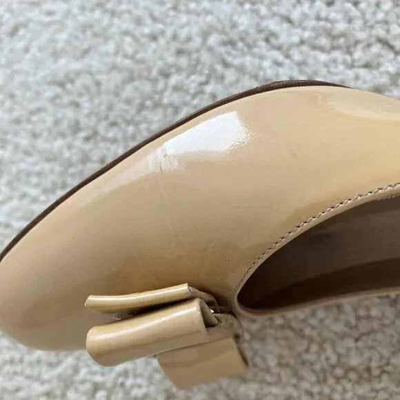 Salvatore Ferragamo Women Vara Pump  sz7.5B –Amaretti (Tan/Beige) Patent Leather - Picture 6 of 16